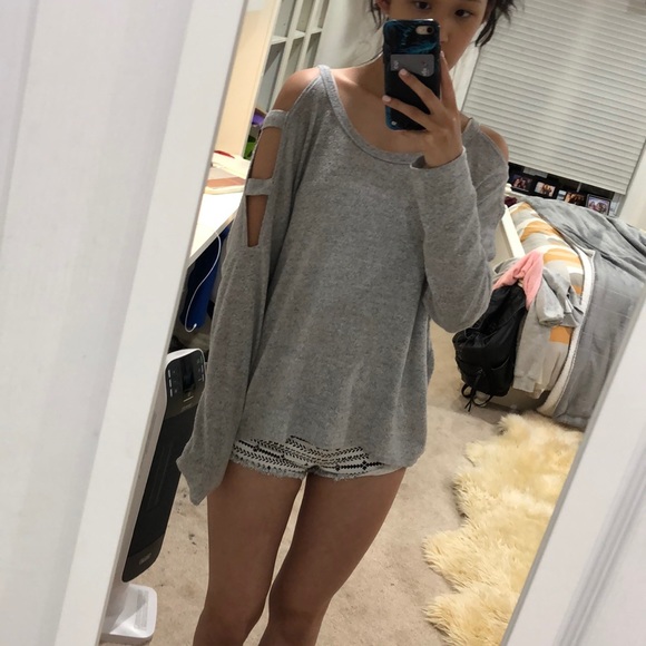 High-low grey sweater with arm cutouts - Picture 3 of 4